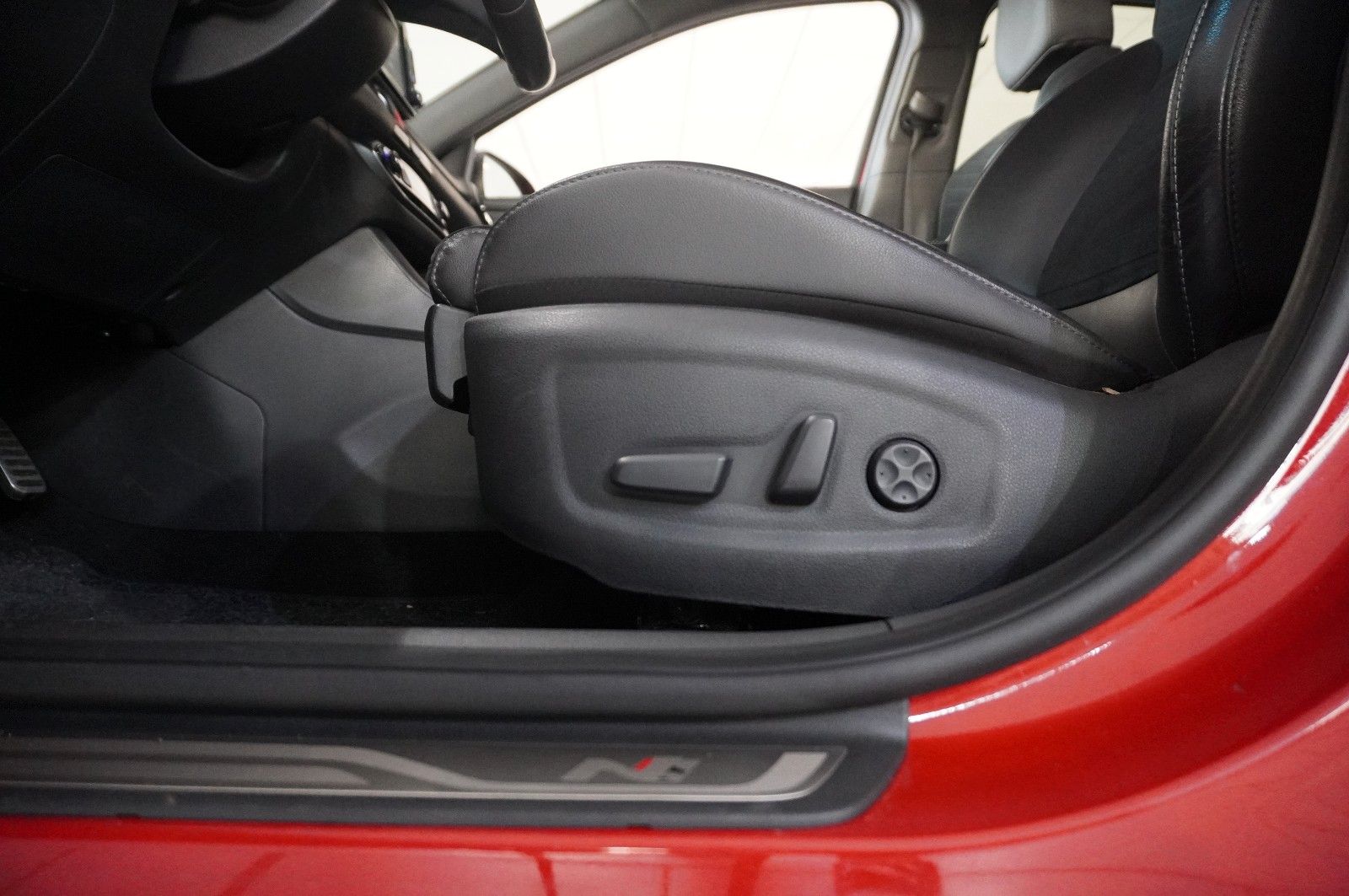 Fahrzeugabbildung Hyundai i30 N PERFORM. 2.0 T-GDI NAVI/LED/KAMERA/SPORT