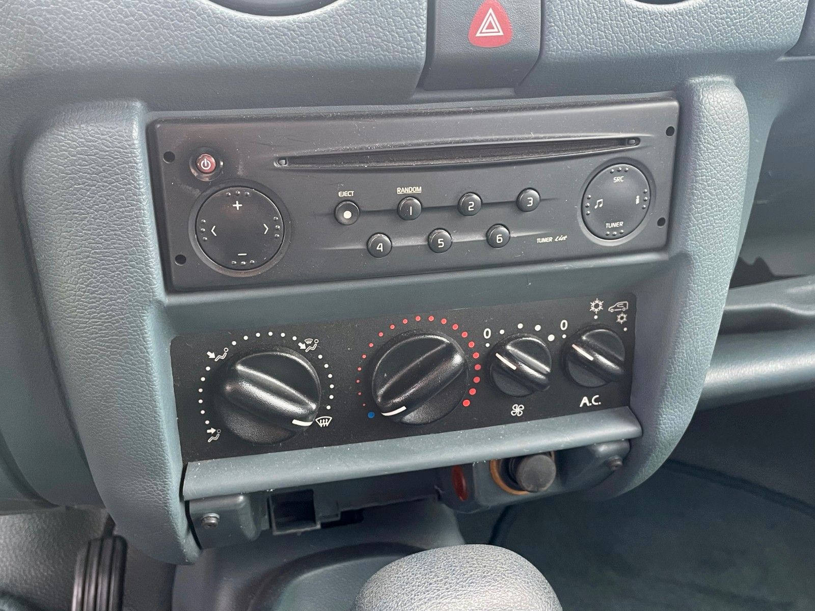 Fahrzeugabbildung Renault Kangoo 1.4 Basis Automatik Klima TÜV 12/2025