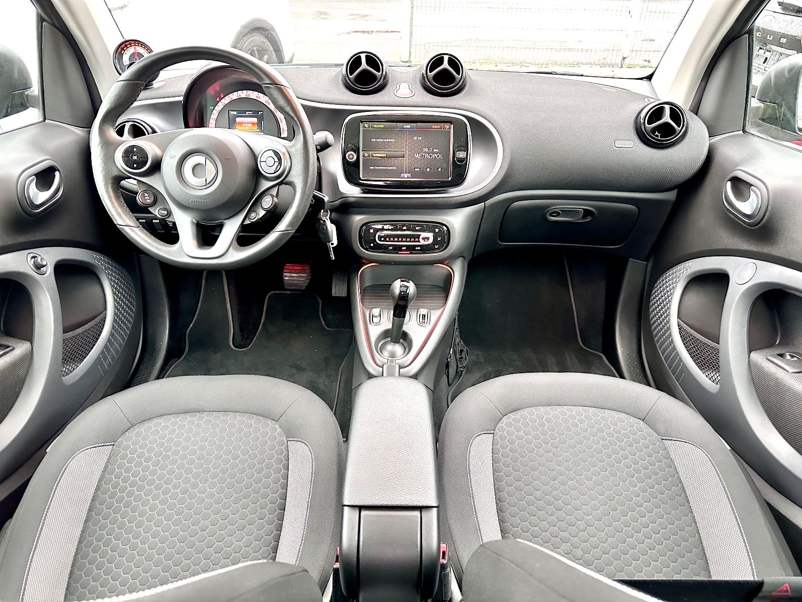Fahrzeugabbildung Smart ForTwo Coupe EQ /LED/PDC/Kamera/Pano/CarPlay