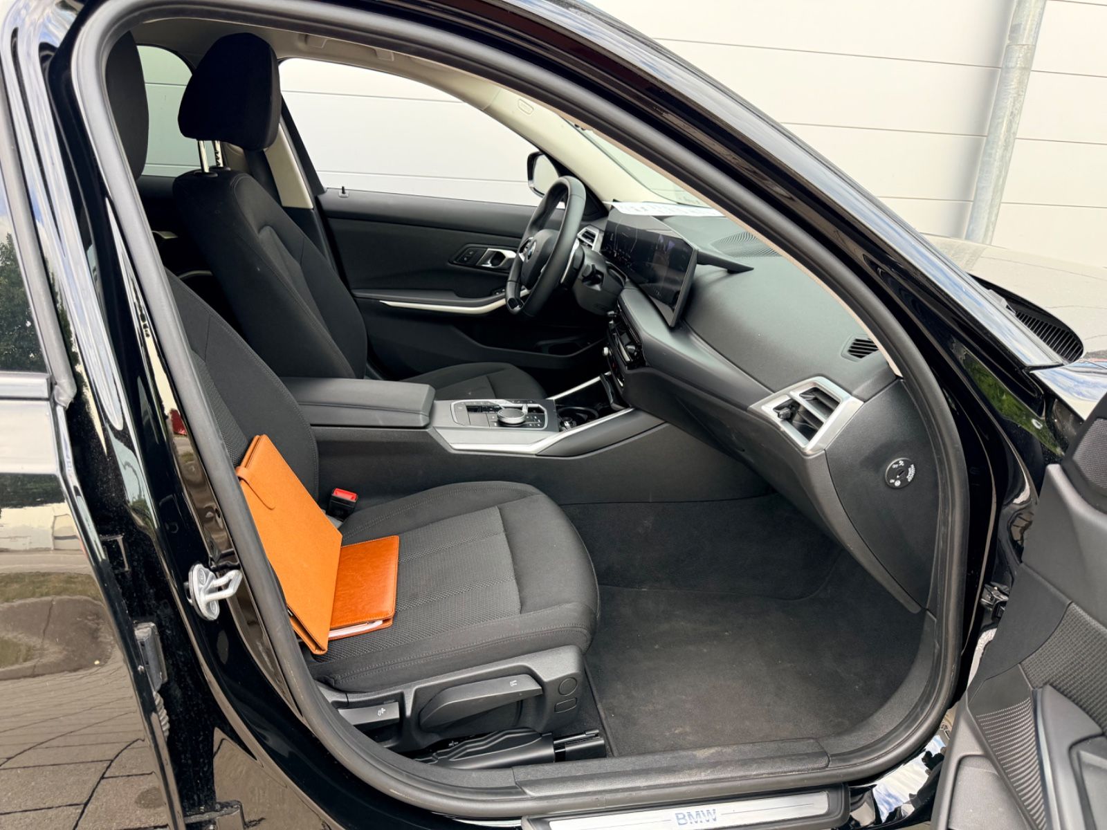 BMW 318i Touring Autom. Navi/LED/Live Cockpit Plus foto 23
