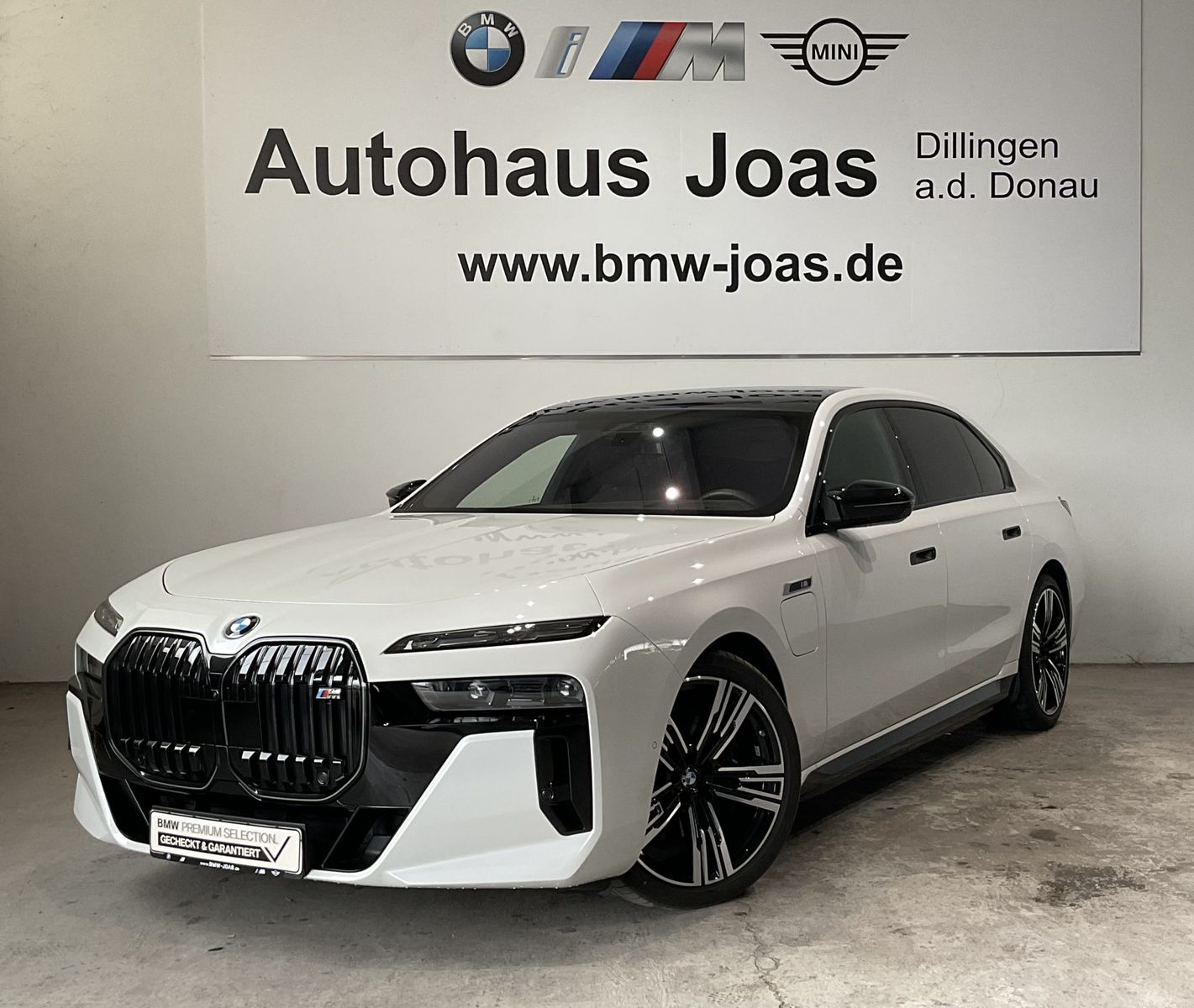 BMW M760e xDrive |Lounge Seating |Fond-Entertainment