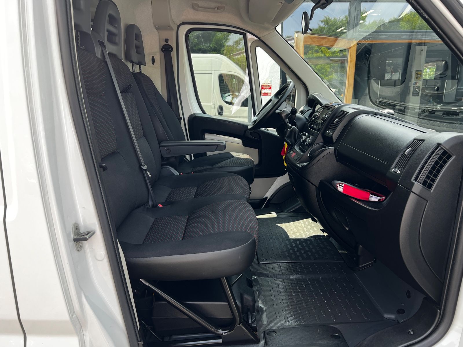 Fahrzeugabbildung Citroën Jumper Grossraumkasten 35 L2H2 Profi HDi 150|AHK