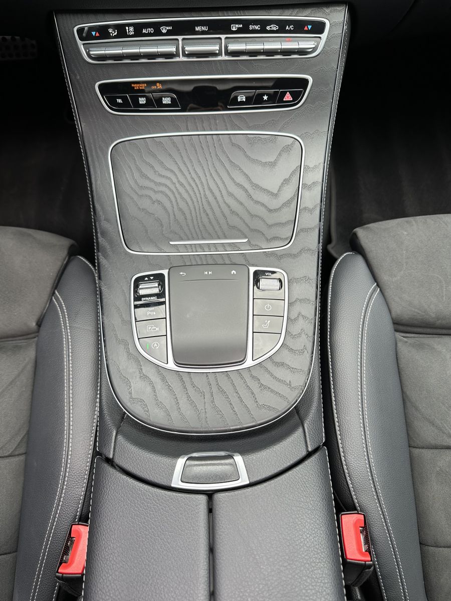 Fahrzeugabbildung Mercedes-Benz E 200 T AMG-Line NAV+LED+PANORAMA+BURMESTER+360°