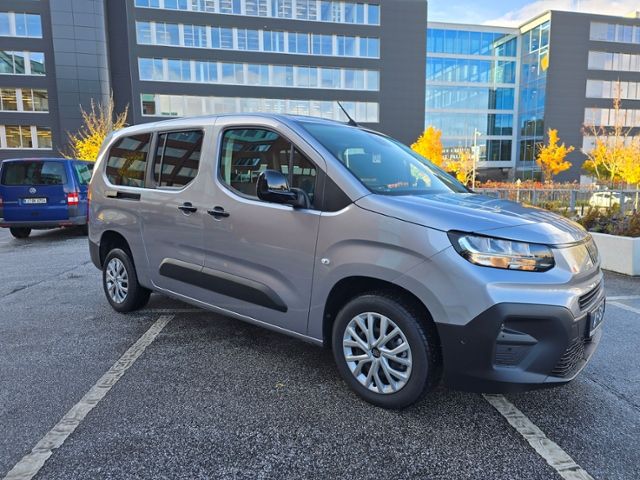 Fahrzeugabbildung Fiat Doblò 4 Kombi XL Rollstuhlgerecht Rollstuhlrampe