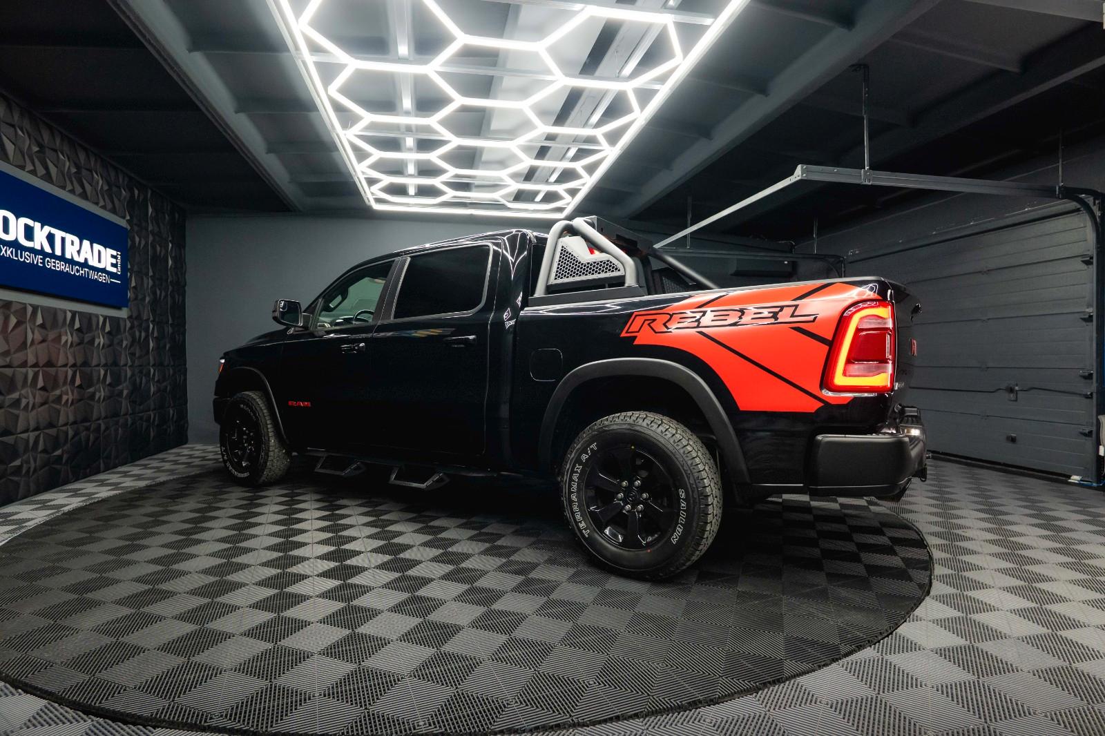 Dodge Ram 5.7 V8 HEMI 4x4 REBEL AXLE LOCK Airmatic LED, миниатюра 18
