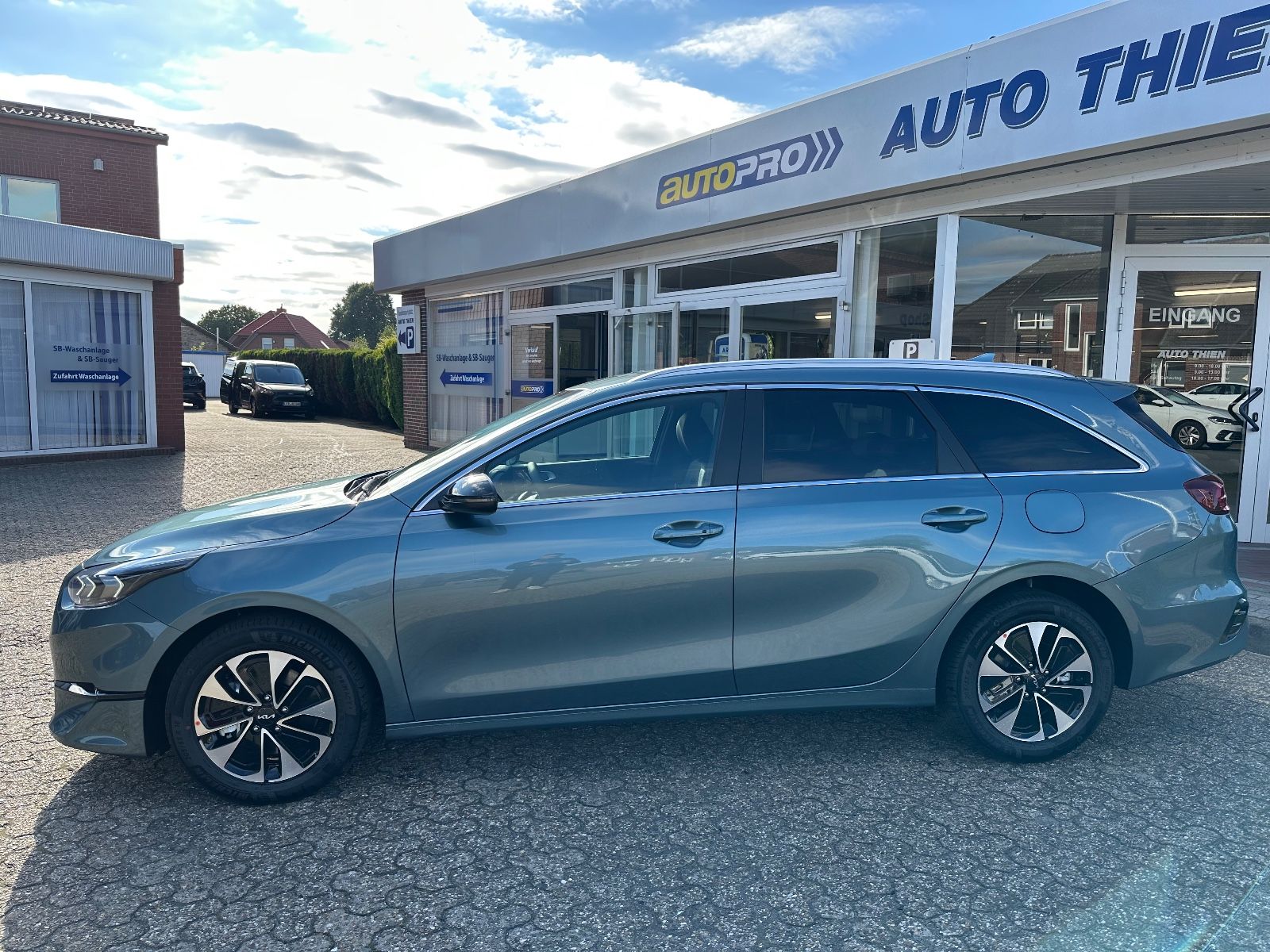 Fahrzeugabbildung Kia Ceed Sportswagon 1.0 T-GDi DCT Navi/GRA/Shzg/PDC