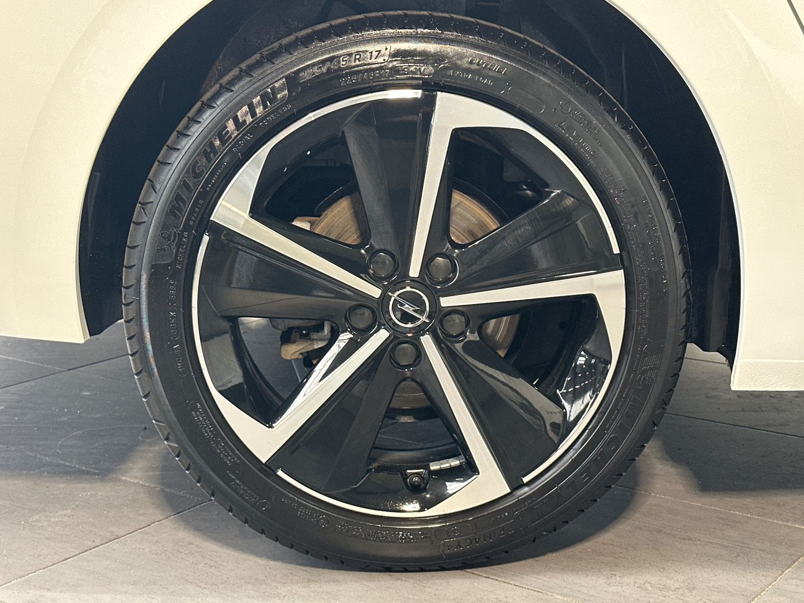 Fahrzeugabbildung Opel Astra SpT 1.5 D Automatik Business Elegance NAV