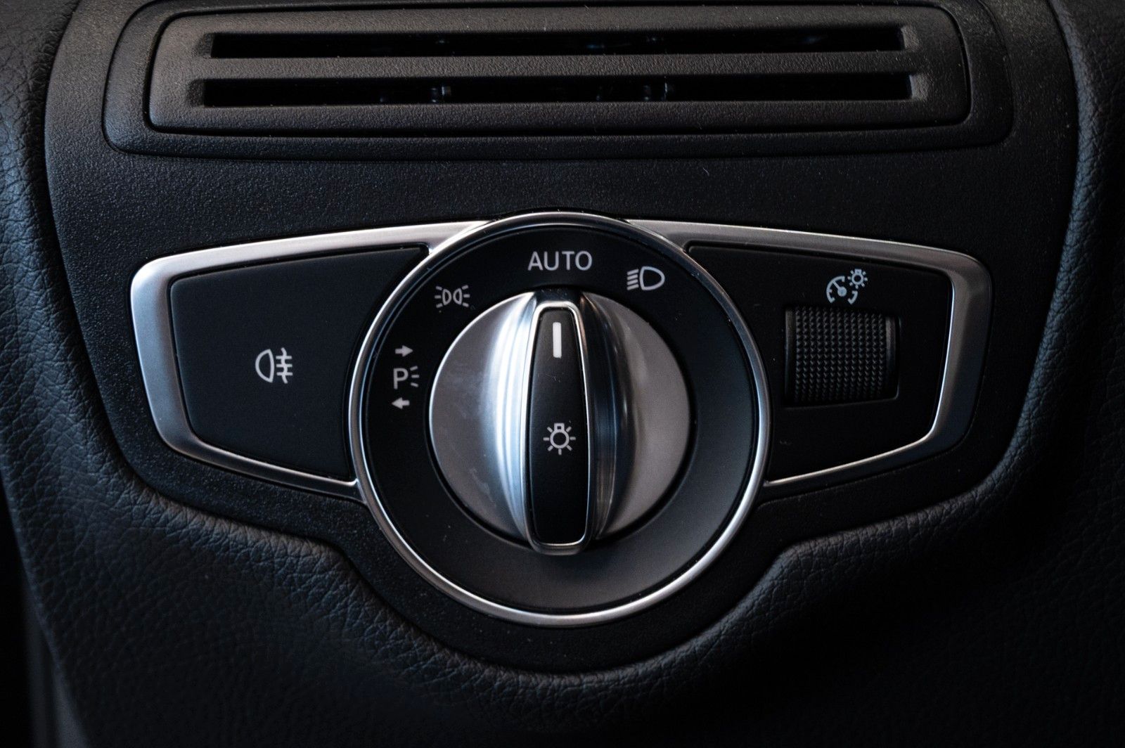 Daumennagel 45 - Mercedes-Benz GLC 63S AMG 4Matic|CARBON|PANO|HEAD-UP|VOLL