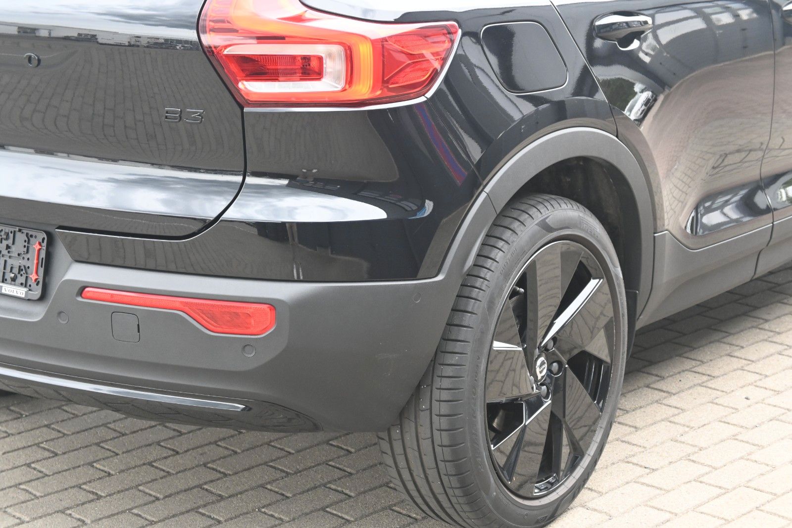Fahrzeugabbildung Volvo XC40 B3 Plus Black Edition*LED*360*H&K*BLIS*20"