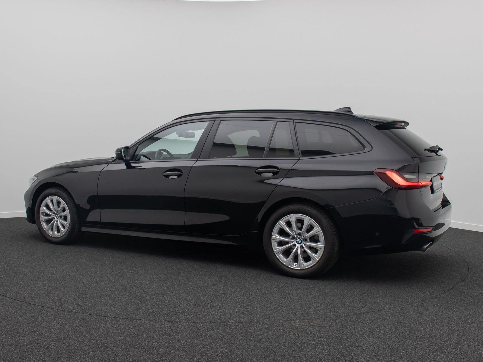 Fahrzeugabbildung BMW 318d HiFi Kamera DAB Alarm WLAN FernlichtAssist