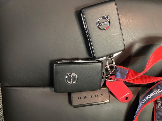 V60 B4 (Diesel) R Design (Standheiz, AHK, Pano)