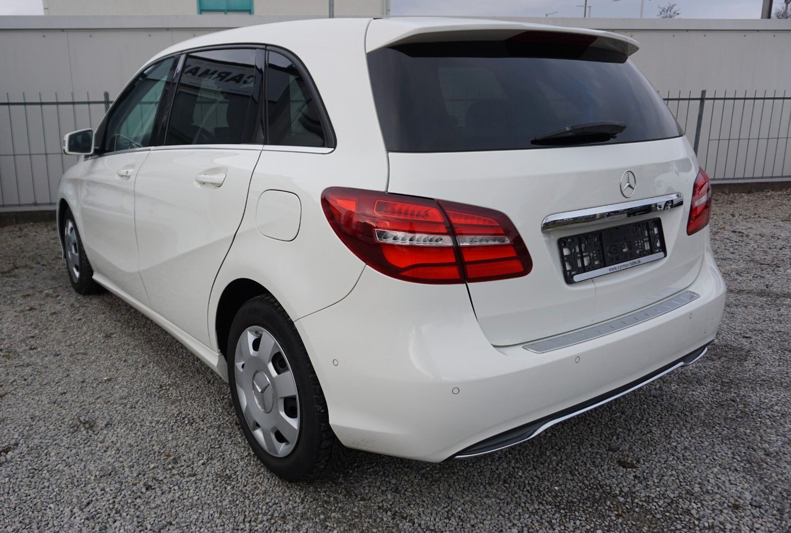 Fahrzeugabbildung Mercedes-Benz B 180 Navi,LED,Park Assist,SH,PDC,SR+WR