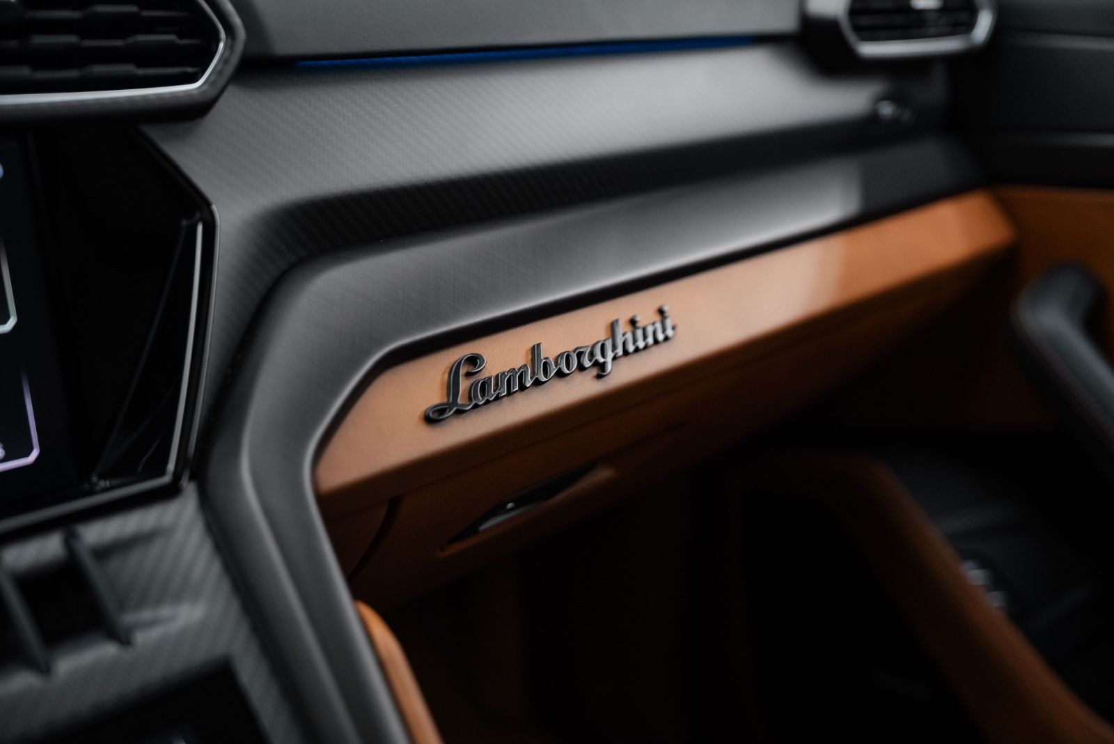 Fahrzeugabbildung Lamborghini Urus S CARBON/B&O/AKRAPOVIC/PANO/23"/STYLE