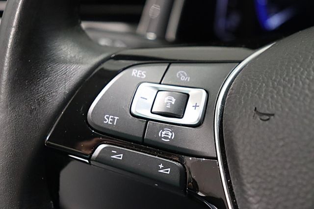 T-Roc IQ.DRIVE 1.5 TSI R-Line KAMERA NAVI SHZ PA