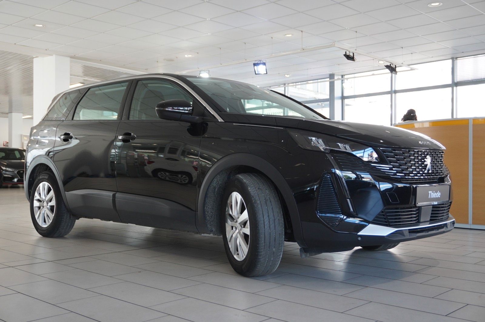 Fahrzeugabbildung Peugeot 5008 1.2T ACTIVE PACK 7-SITZ NAVI/LED/KAMERA/DAB