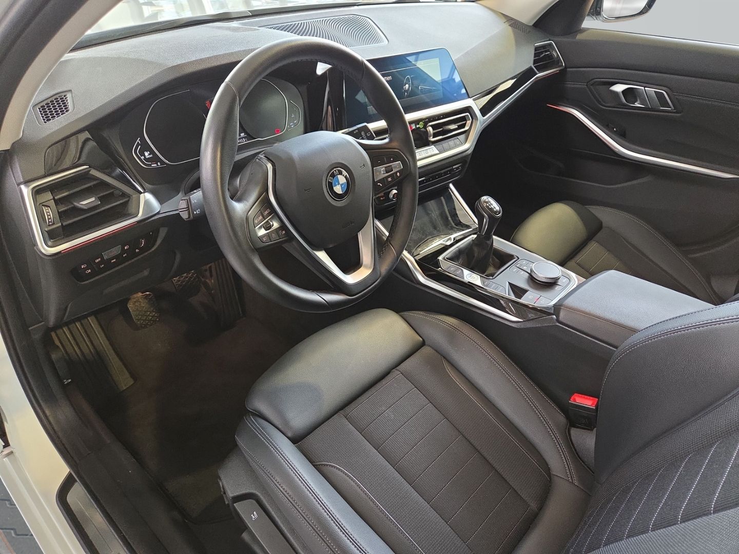 BMW 318 d Touring Sport Line Navi Digitales Cockpit  foto 14