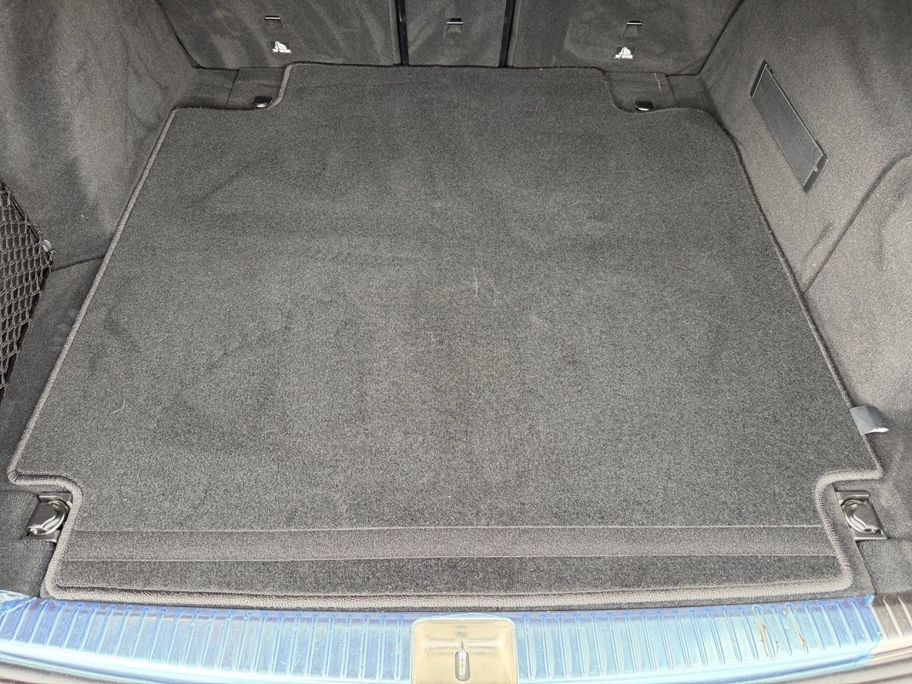 Fahrzeugabbildung Mercedes-Benz E 220 d T AVANTGARDE+AHK+EASYPACK+AMBIENT+MEMORY