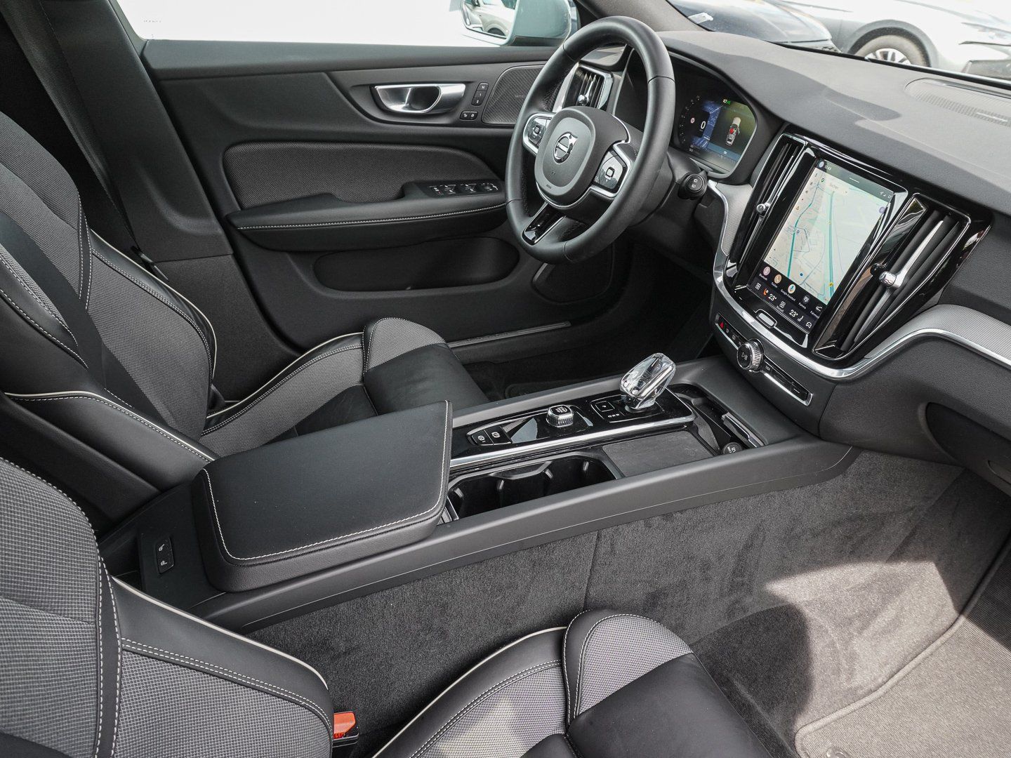 Volvo V60 Cross Country B4 D AWD Plus Bright PANO AHK foto 9