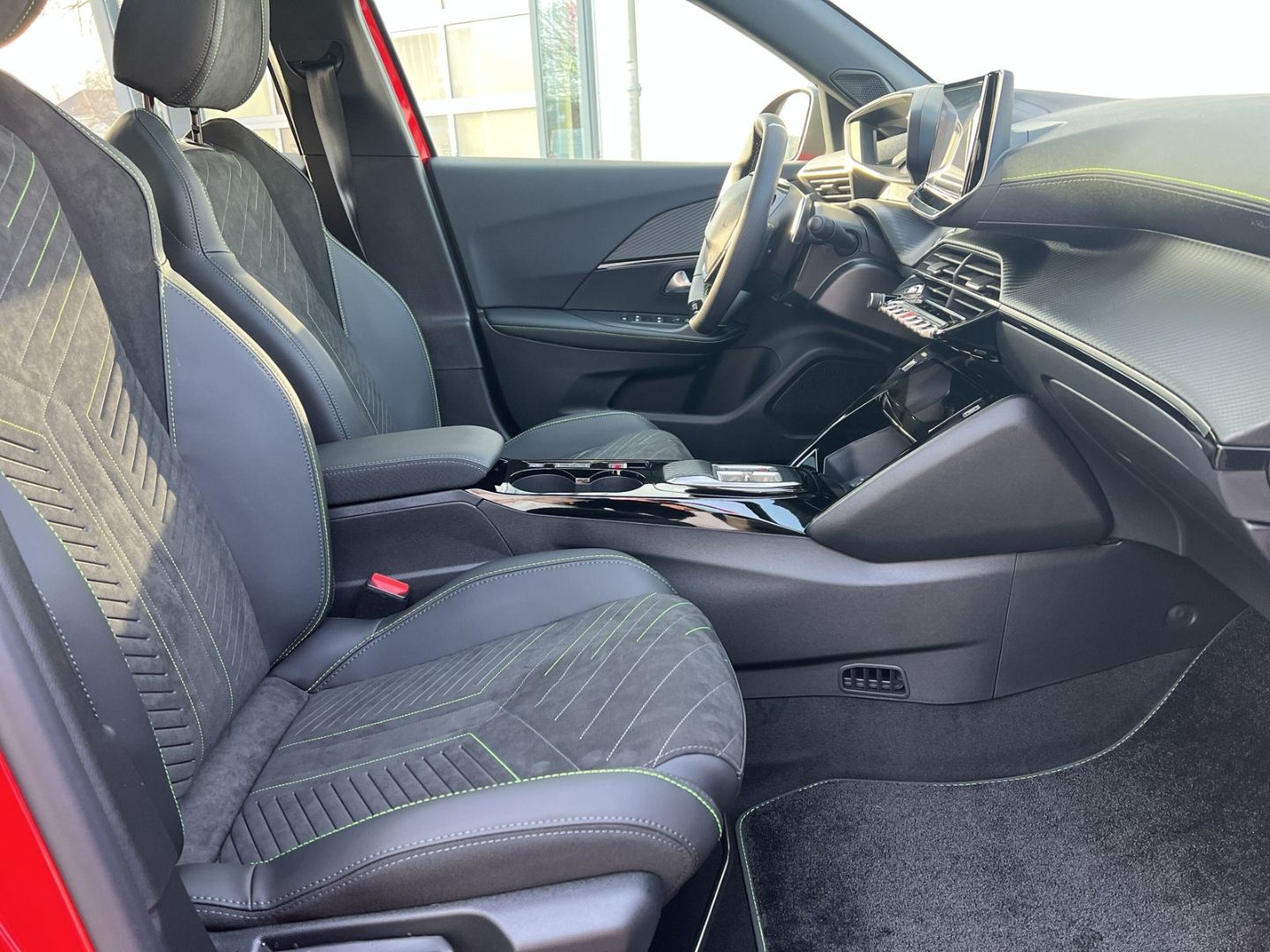 Fahrzeugabbildung Peugeot 2008 Hybrid GT 145 e-DSC6 ACC Panodach Navi