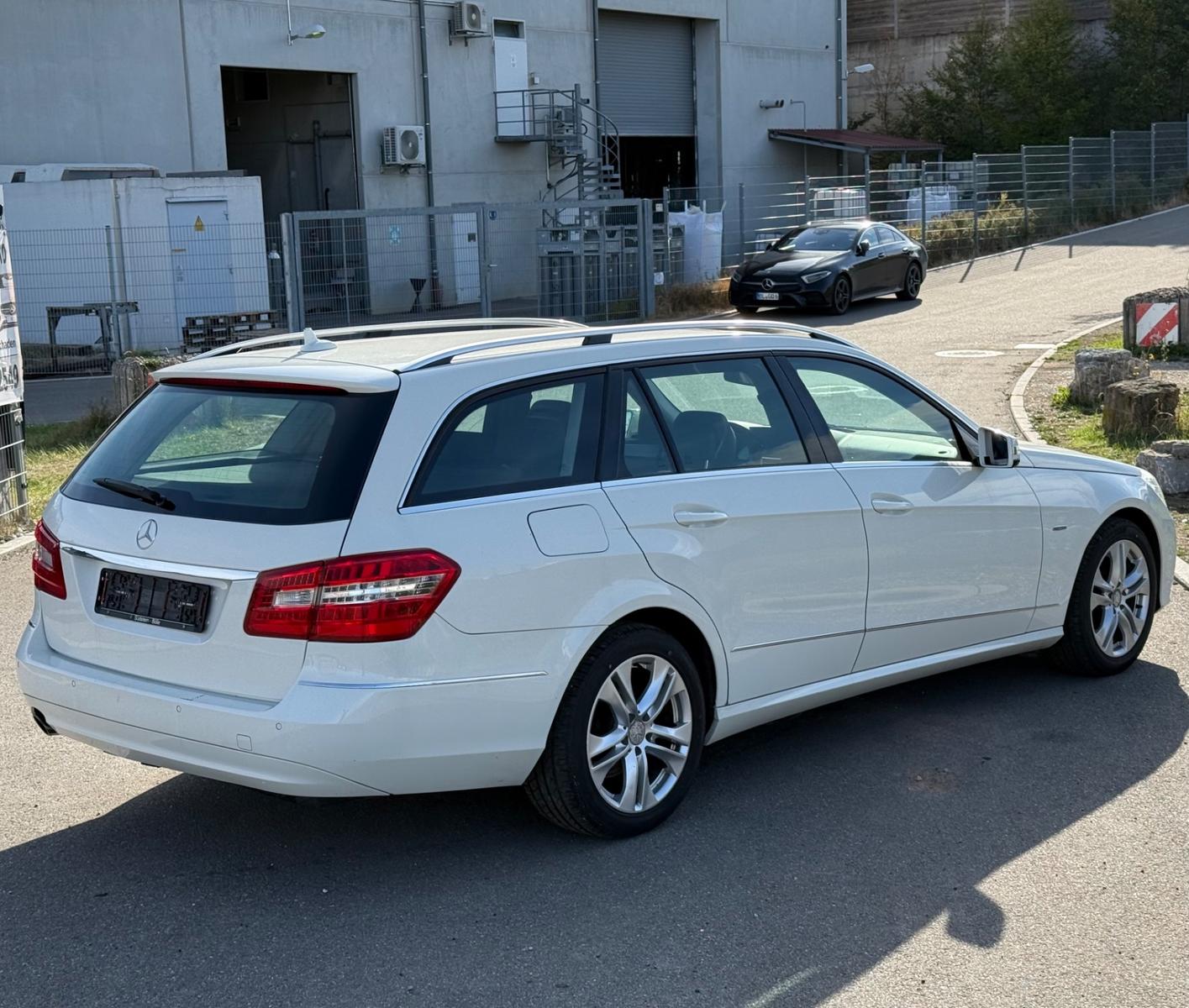 Mercedes-Benz E200 2010 — engine 1.796 cm³, 184 HP (135kW)