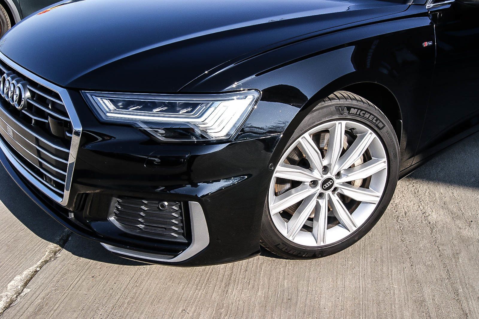 Fahrzeugabbildung Audi A6 Avant 50 TFSI e quattro S-LINE MATRIX ANHZV