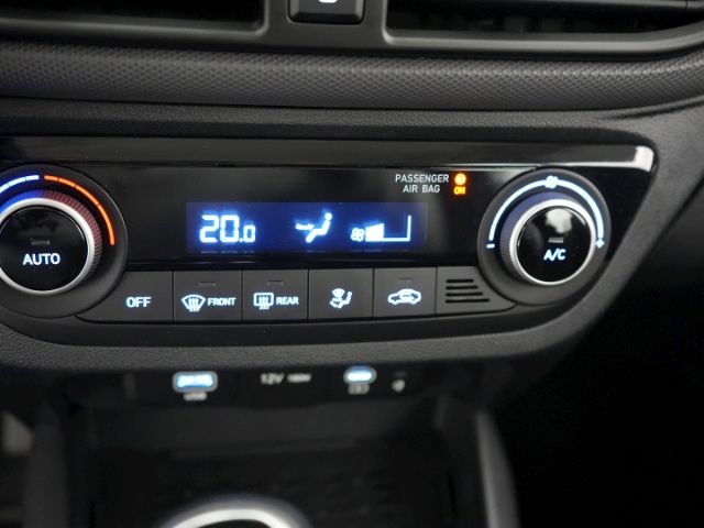 i10 FACELIFT TREND+NAVI+RÜCKFAHRKAMERA+SITZ-/LEN