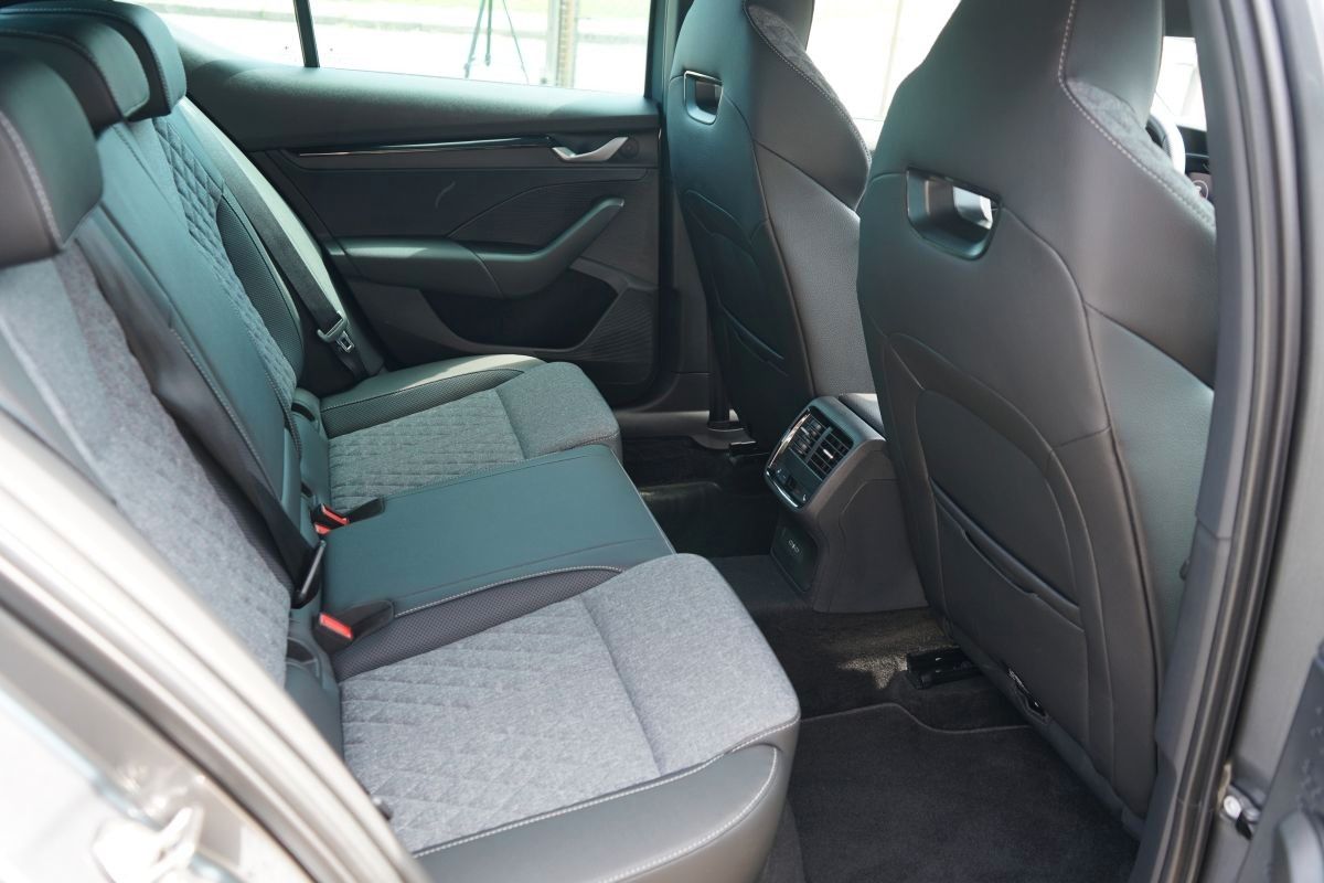 Fahrzeugabbildung SKODA Octavia Limo 2.0 TDI DSG *Sportline*Garantie