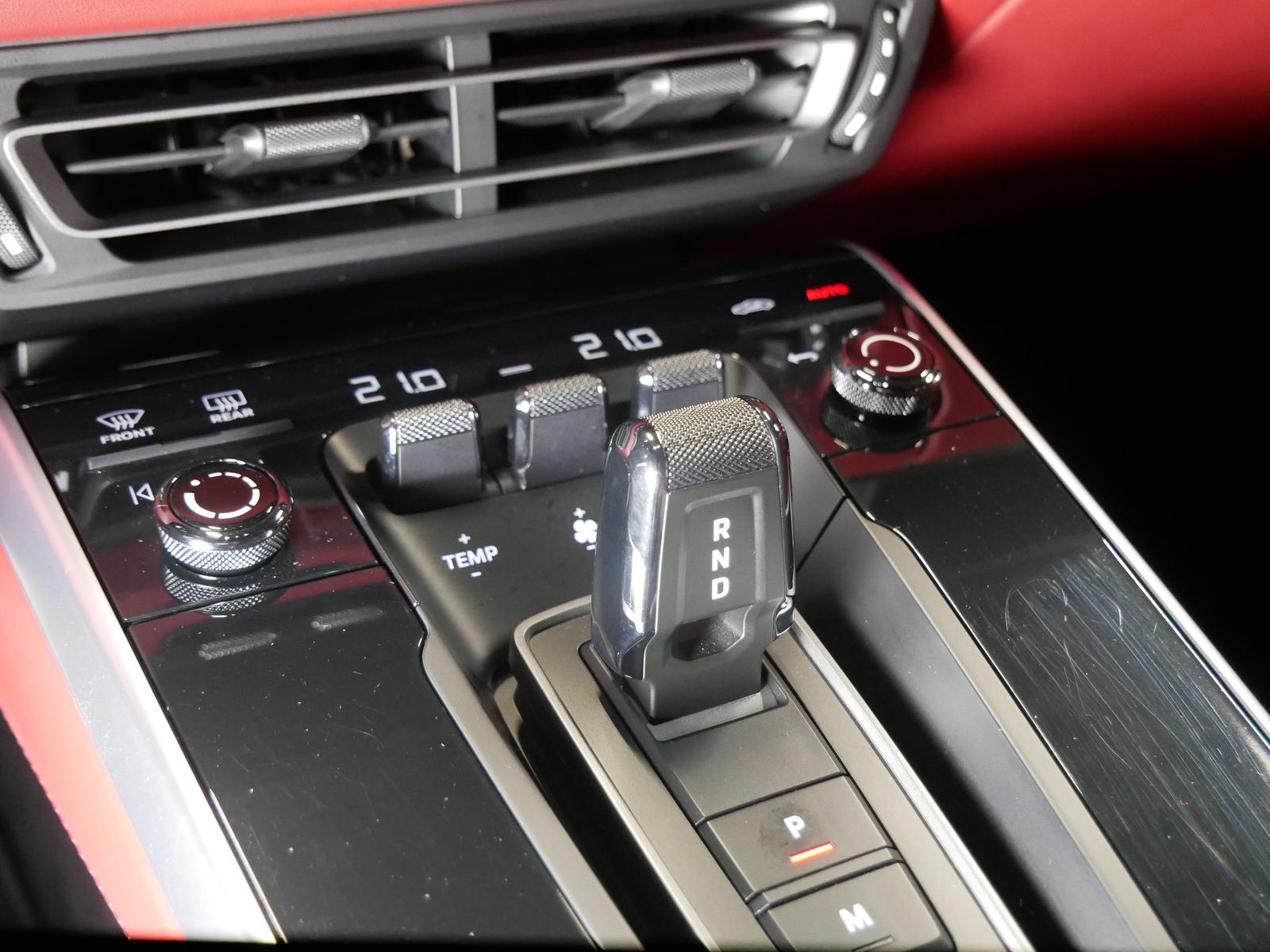Porsche 992 911 992 Turbo Sportabgas Sitzbelüftung