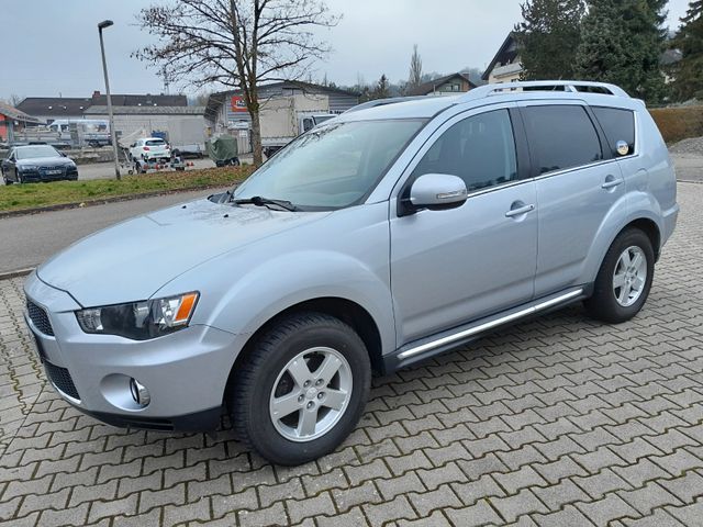 Mitsubishi Outlander 2.0 MIVEC Invite 2WD CVT Invite