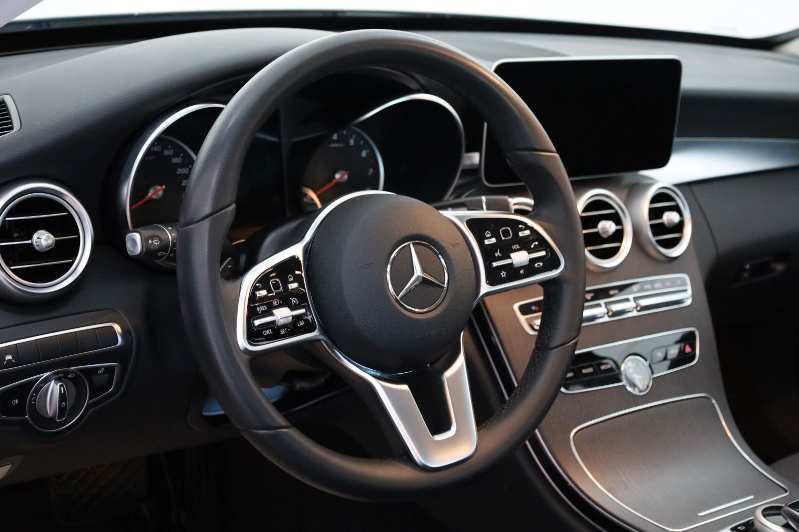 Fahrzeugabbildung Mercedes-Benz C 200 T 4M T.Leder,Navi,LED,SH,PDC,SR+WR