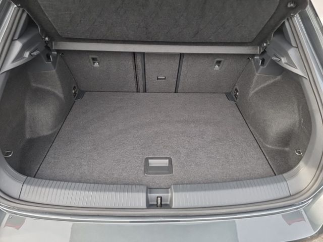 Fahrzeugabbildung Volkswagen T-Roc R-LINE 1,5 TSI DSG BLACK STYLE NAVI LED MA