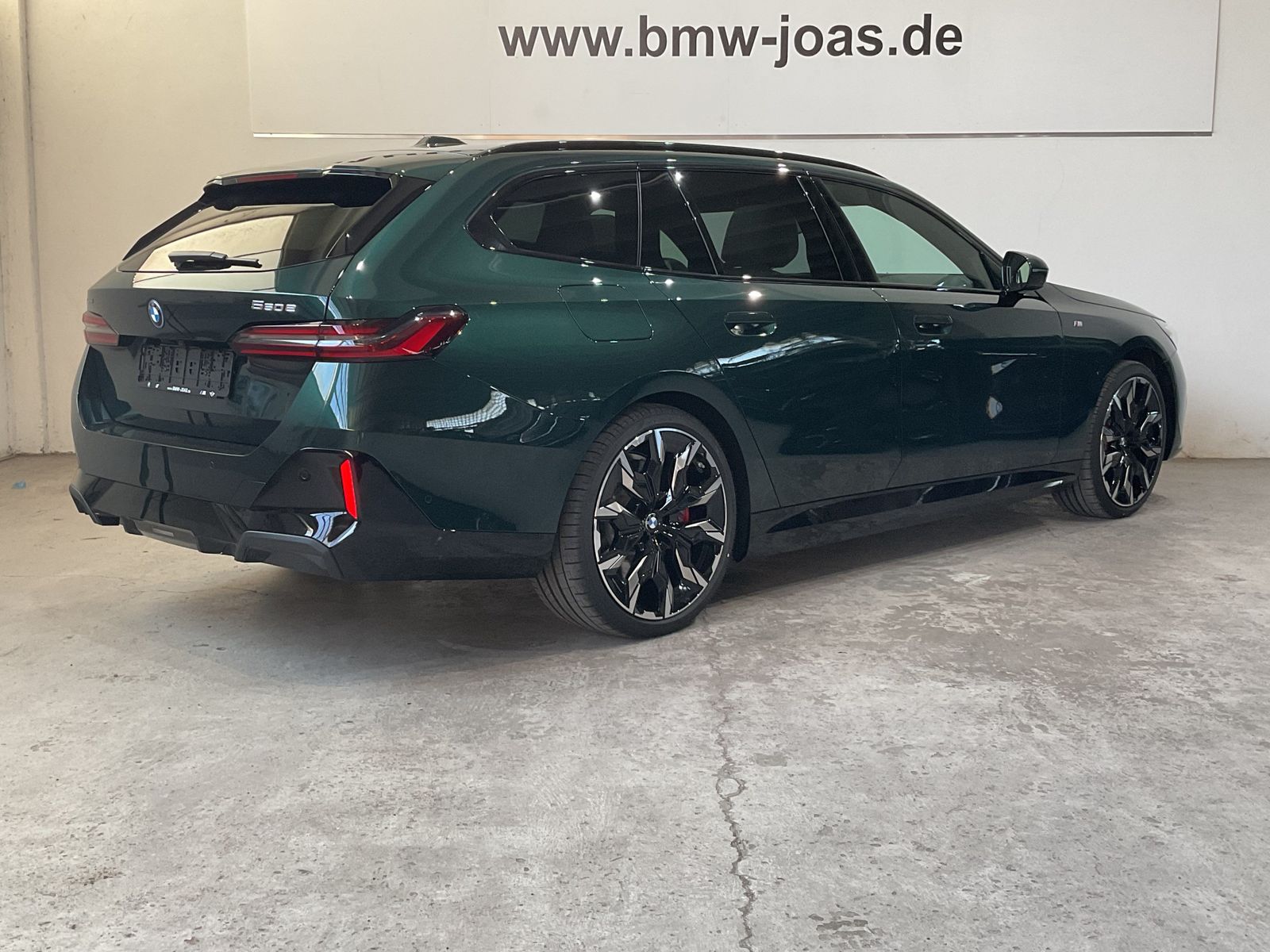 Fahrzeugabbildung BMW 550e xDrive Individuallackierung, 21" Räder, Sit