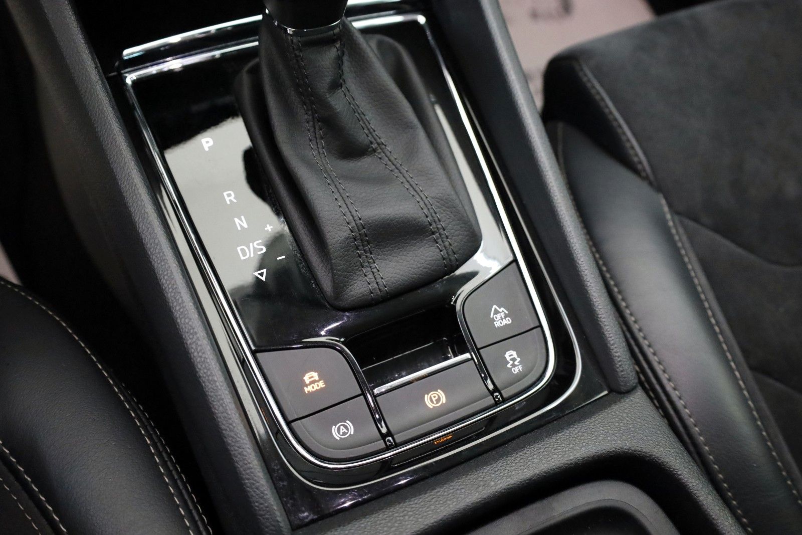 Fahrzeugabbildung SKODA Kodiaq Scout 4x4 7Si,TLeder,Navi,LED,Kamera,AHK