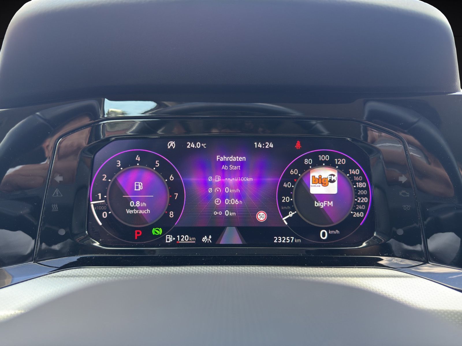 Fahrzeugabbildung Volkswagen Golf VIII 1.5 eTSI ACC/Apple/Ambiente/Keyless
