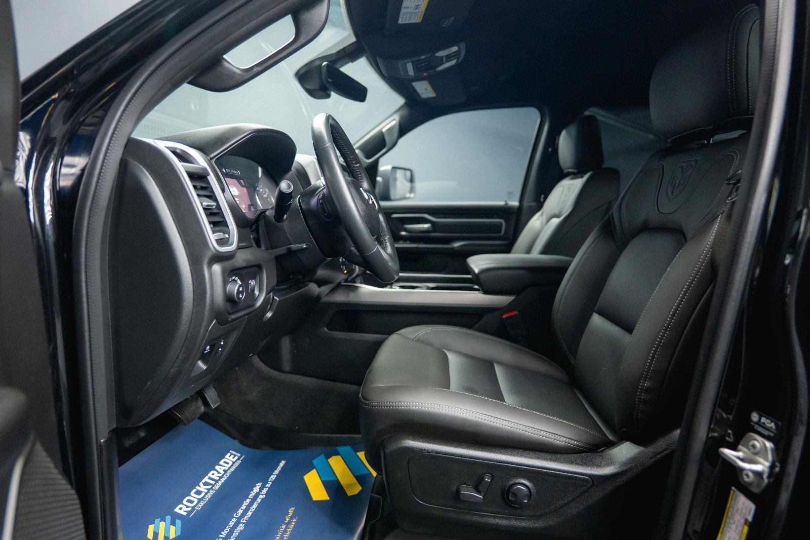 Fahrzeugabbildung Dodge RAM 5.7 V8 HEMI 4x4 BLACK EDITION Longbed 19%