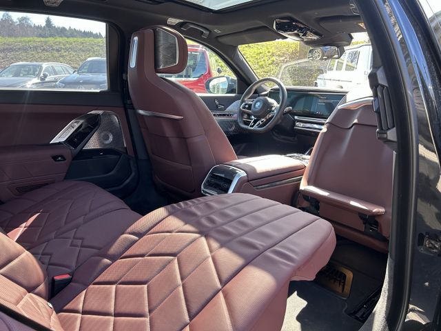 BMW M760