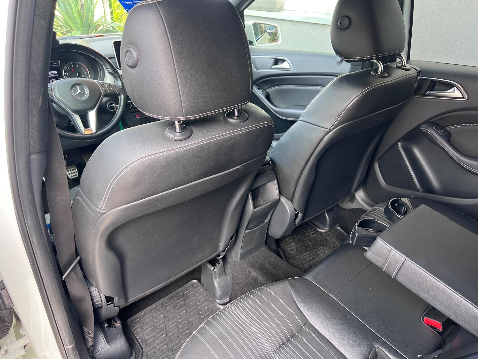 Mercedes-Benz B180 2011 — photo 12