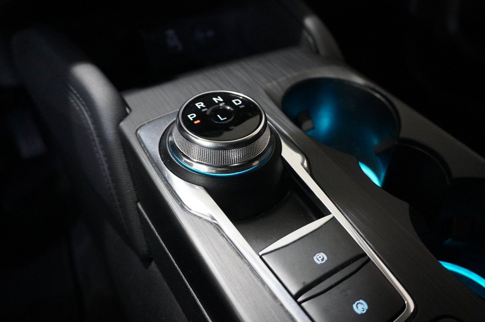 Fahrzeugabbildung Ford Kuga 2.5 HYBRID TITANIUM X 4X4 NAVI/LED/KAMERA