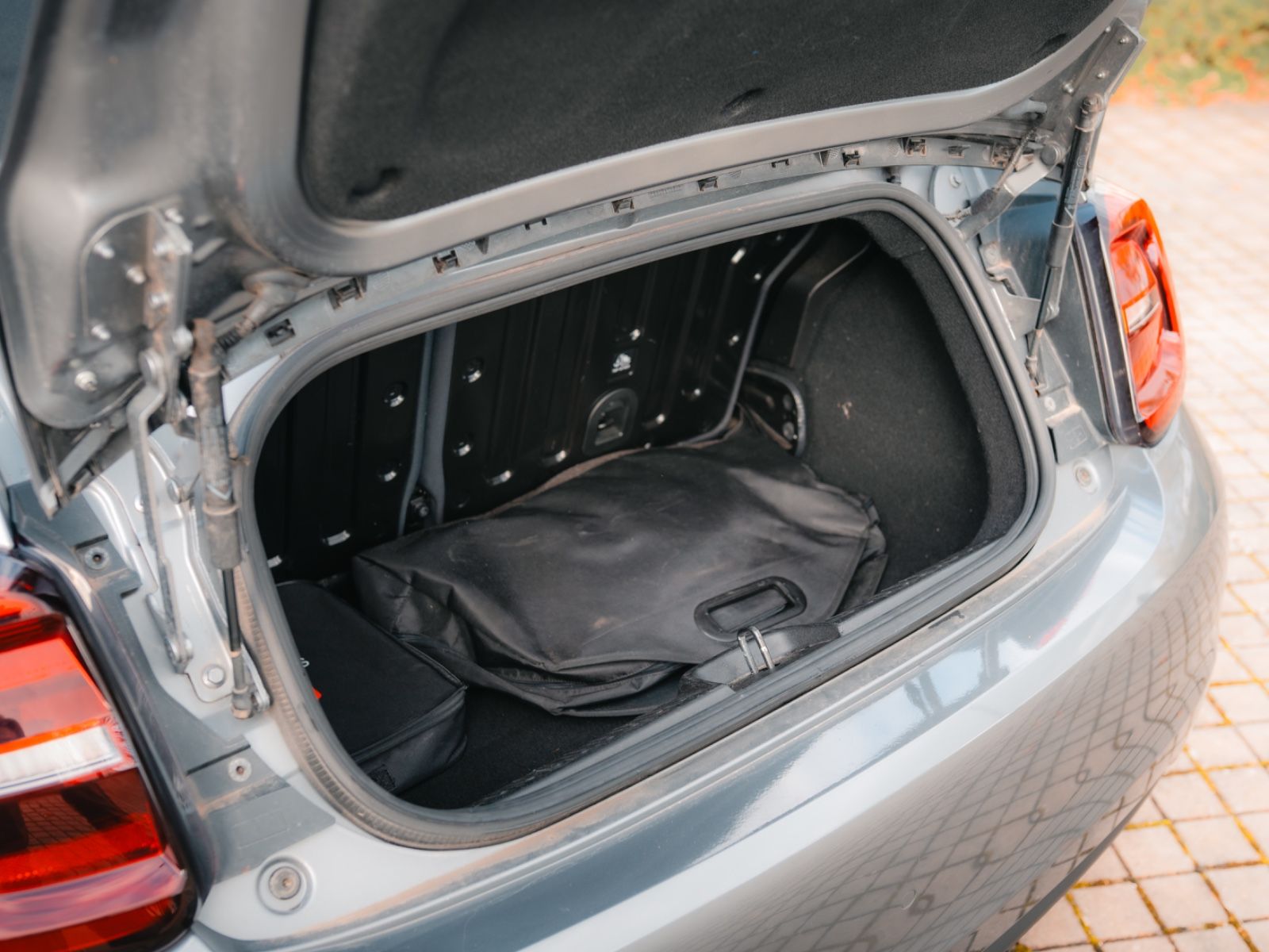 Vehicle photo 11