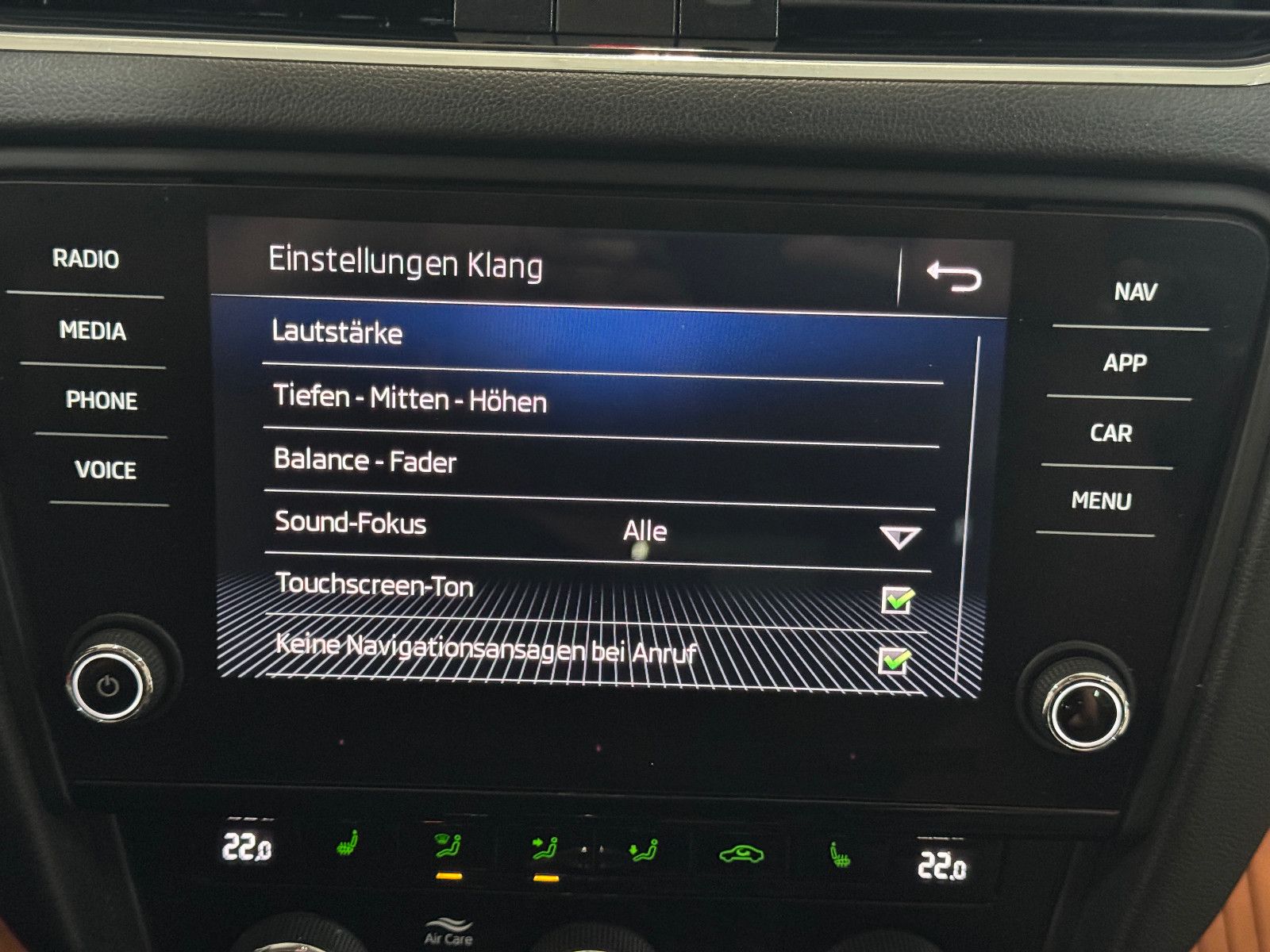 Fahrzeugabbildung SKODA Octavia STYLE 4X4 PANO NEUER MOTOR / MEGA VOLL