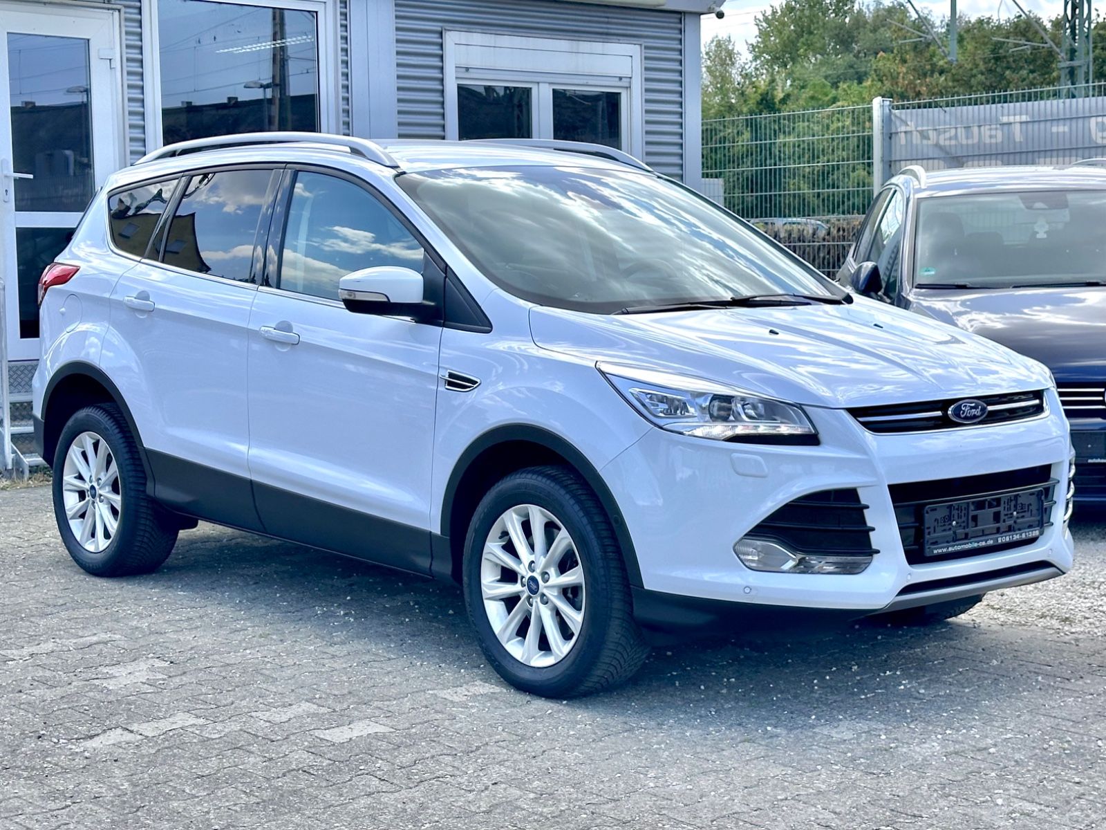 Fahrzeugabbildung Ford Kuga 2.0TDCI Titanium 4x4 *Autom.+Navi+Kamera*