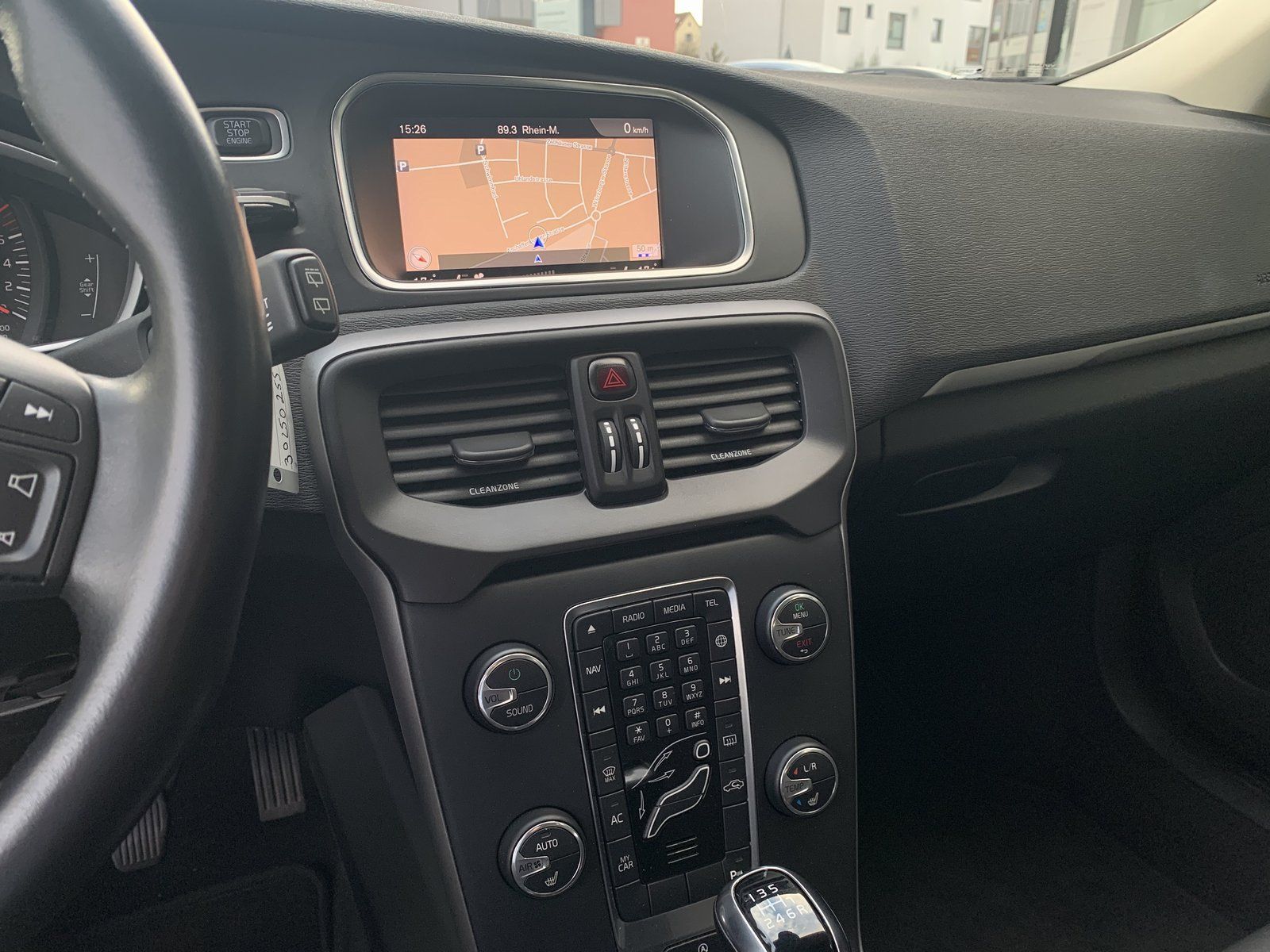 Fahrzeugabbildung Volvo V 40 T2 2.0 Momentum (EURO 6d-TEMP)