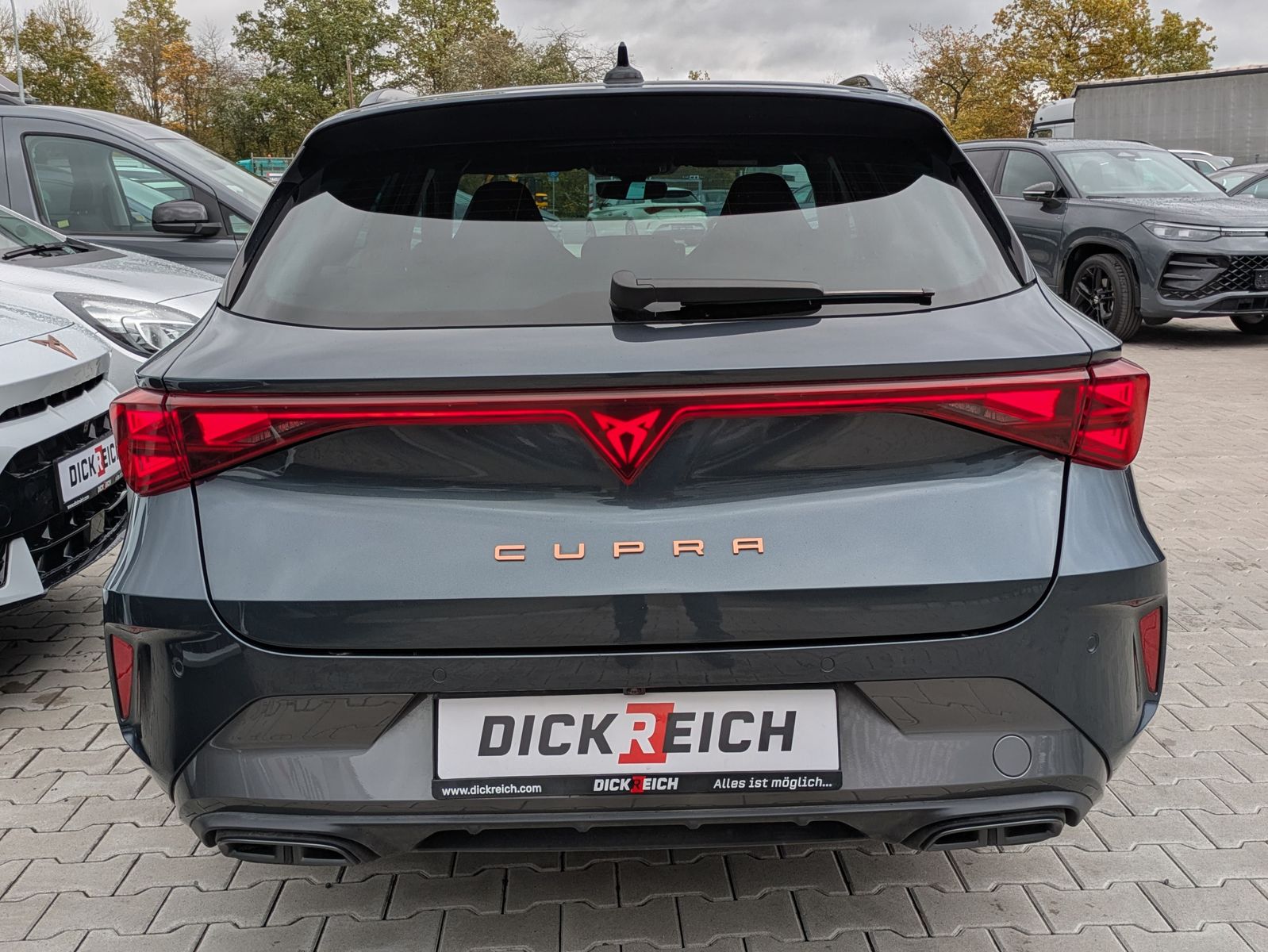 Fahrzeugabbildung CUPRA Leon 1.5 eTSI EDGE MATRIX*ACC*KAM*18"5JGARANTIE