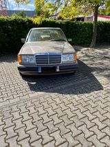 Mercedes-Benz Oldtimer Mercedes Benz 200 mit H Kennzeichen - Mercedes-Benz 200 in Frankfurt (Main)
