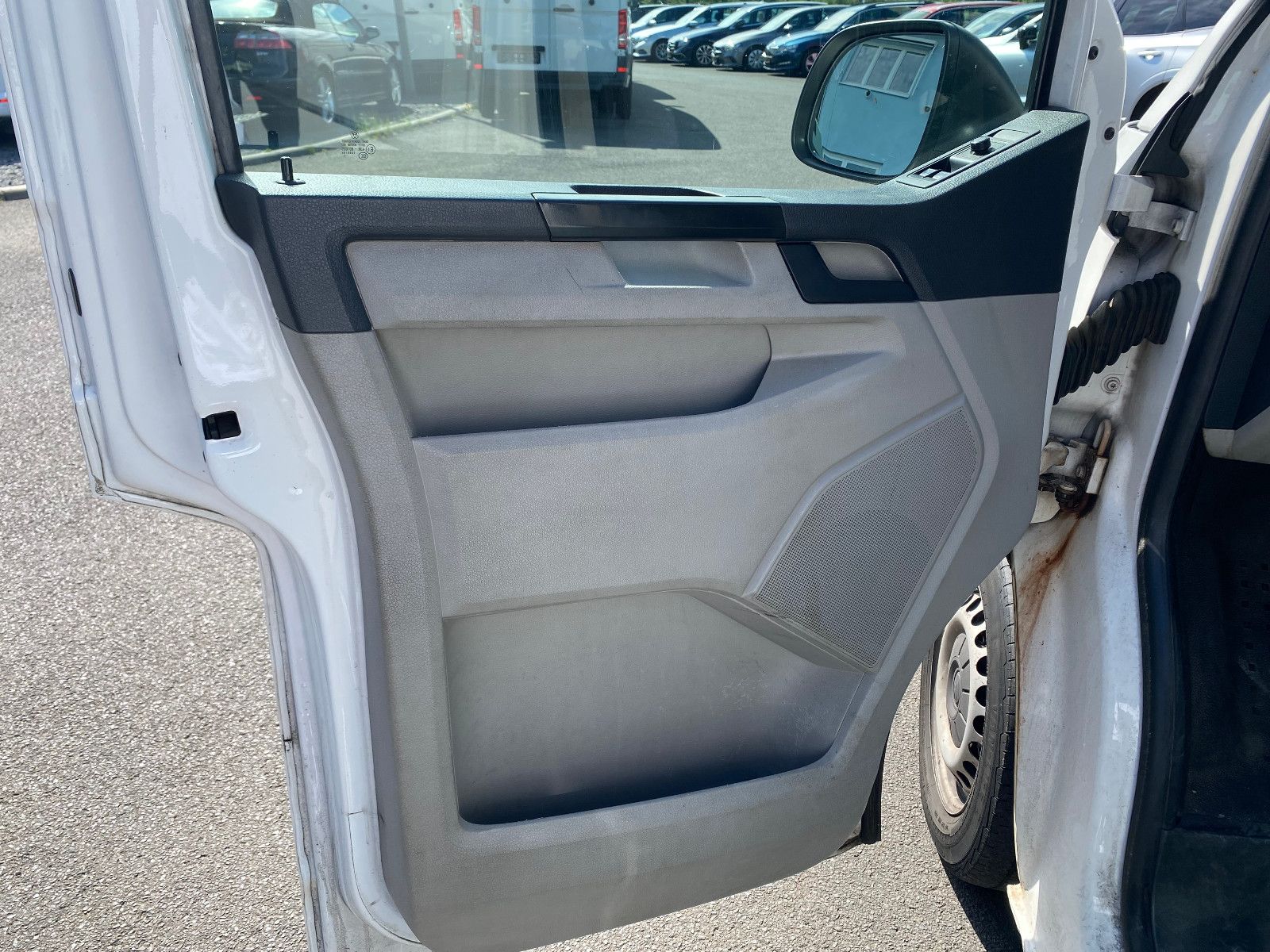 Fahrzeugabbildung Volkswagen T6 Transporter EcoProfi 3-Sitzer AHK SHZ Klima