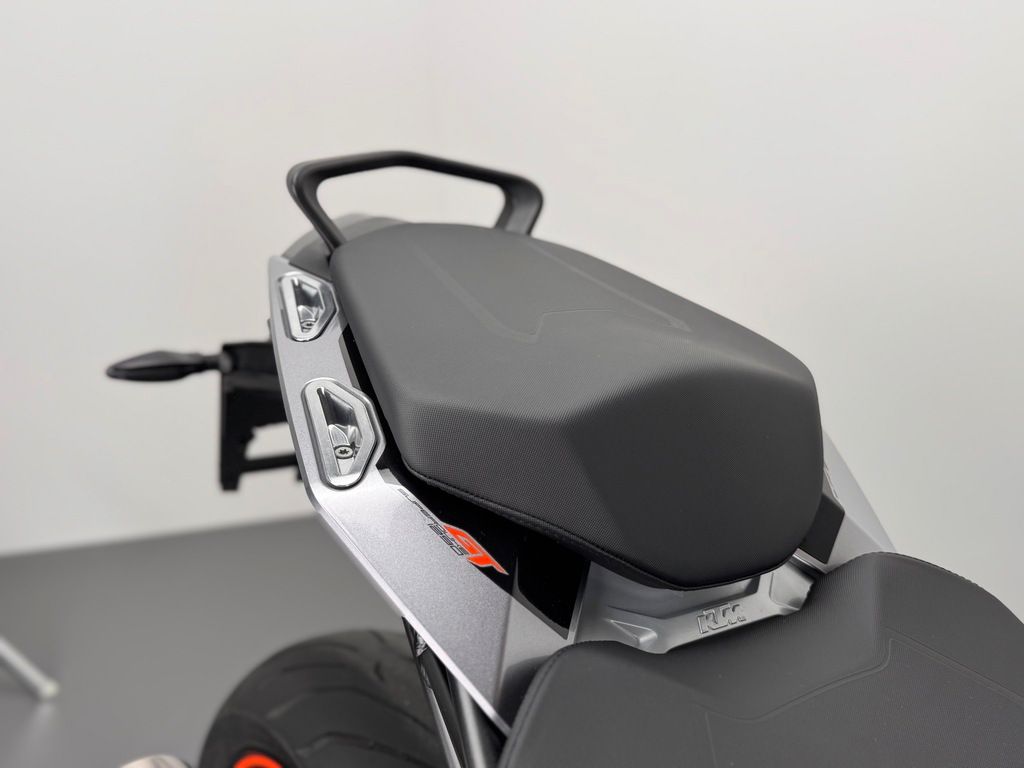 Fahrzeugabbildung KTM 1290 SUPER DUKE GT *1.HAND *TOP-ZUSTAND