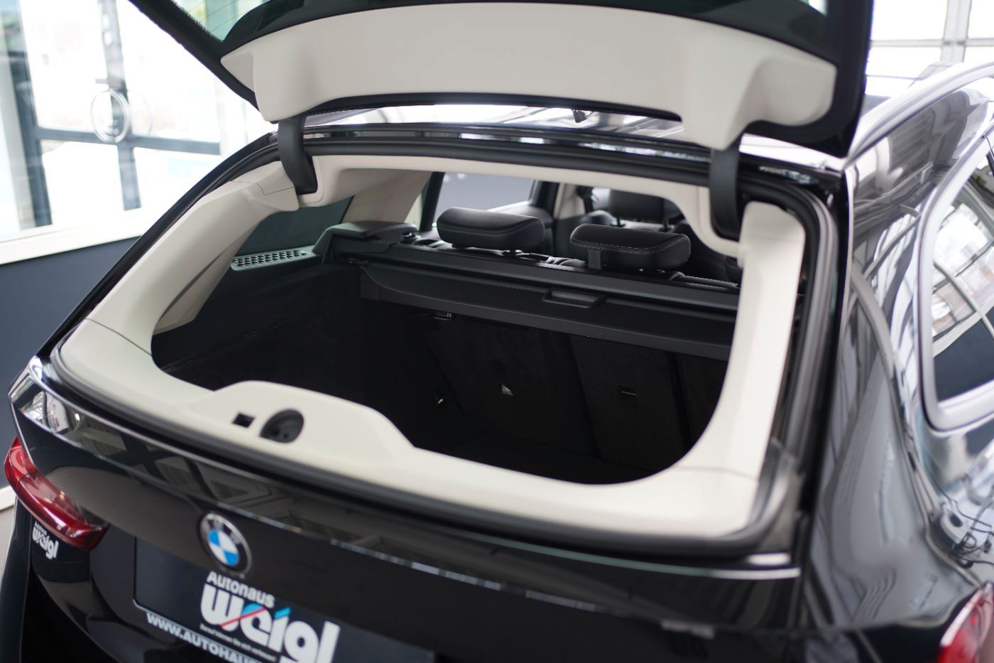 Fahrzeugabbildung BMW 320d Advantage +Teilleder+Live Cockpit Prof.+PDC