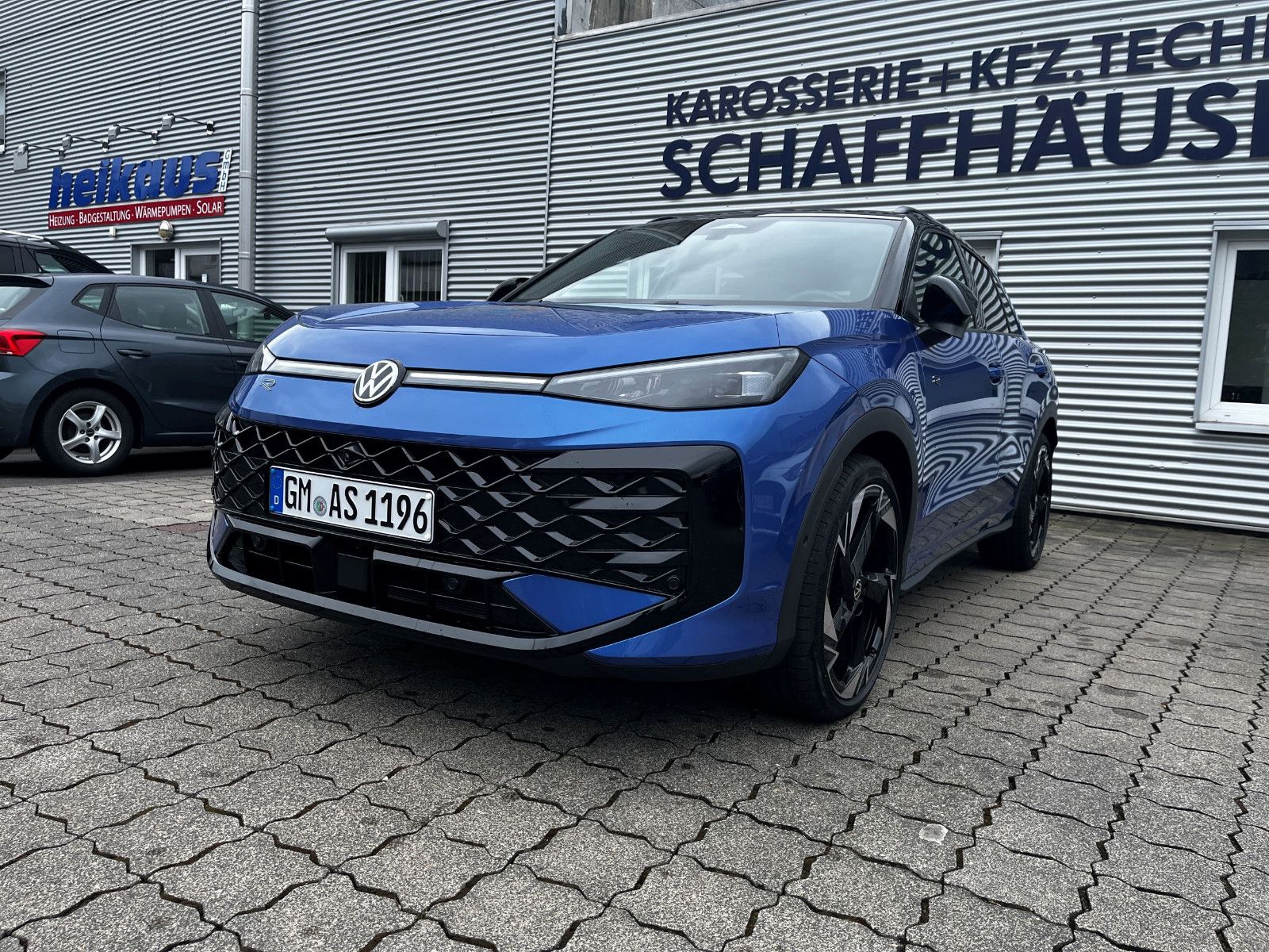 Fahrzeugabbildung Volkswagen T-Roc 1.5 eTSI 140KW ABT R-Line DSG PAN NAV 20"