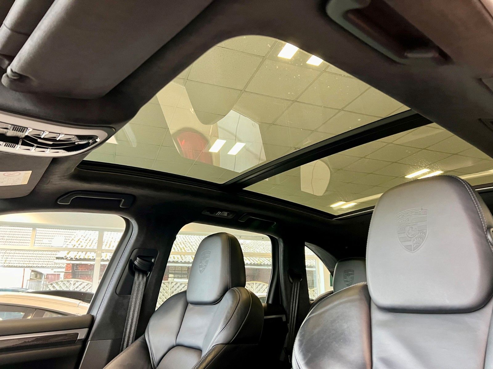 Fahrzeugabbildung Porsche Cayenne Turbo S SportDesign/Panorama/21Zoll