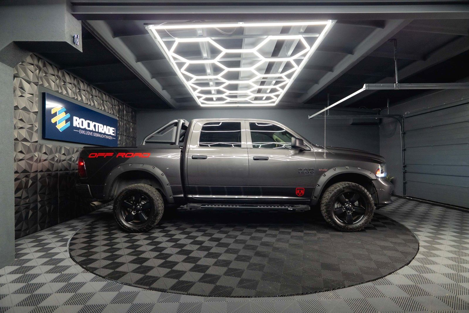 Fahrzeugabbildung Dodge RAM 5.7 V8 HEMI 4x4 OFFROAD Night-Paket *LED*AHK